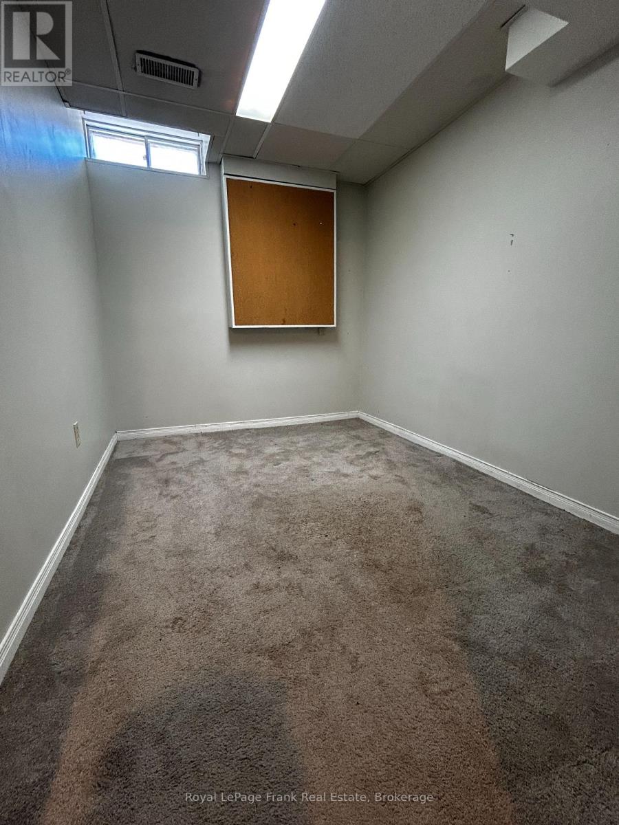 857 ATTERSLEY DRIVE - 34
