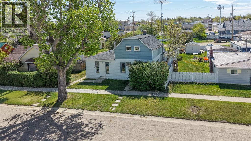 223 2 Street N - photo 2