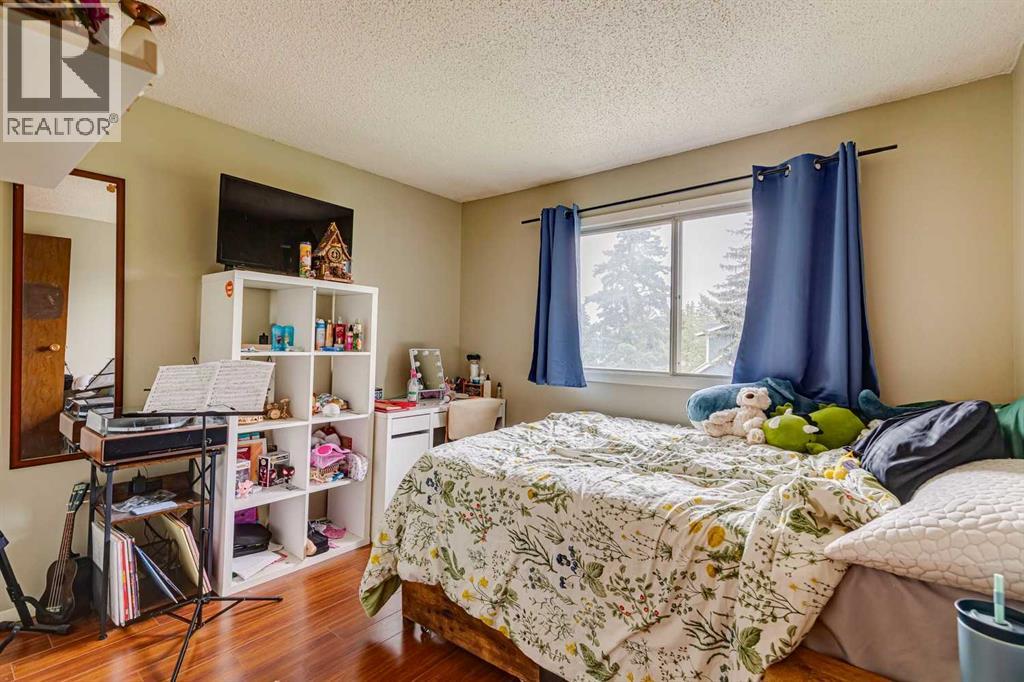 864 Queensland Drive SE — photo 17