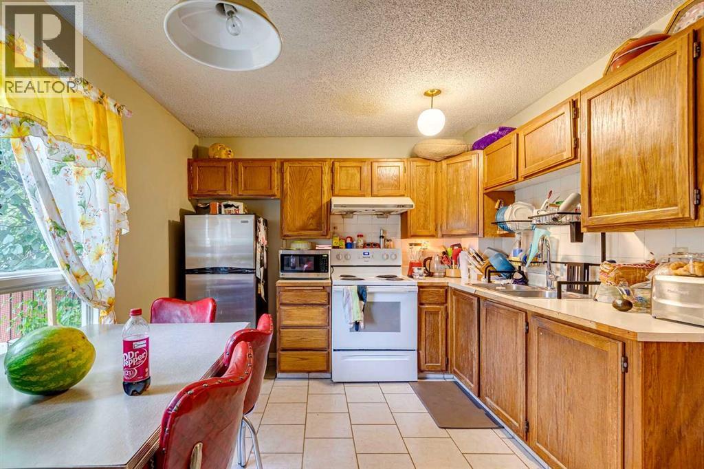 864 Queensland Drive SE — photo 11