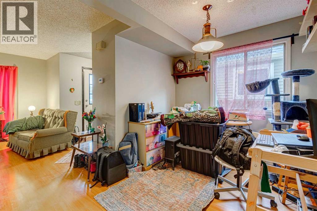 864 Queensland Drive SE — photo 9
