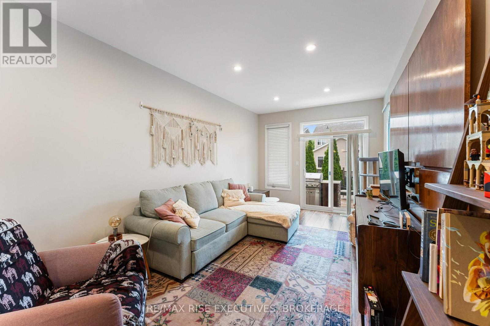 639 WALTERS STREET - 12