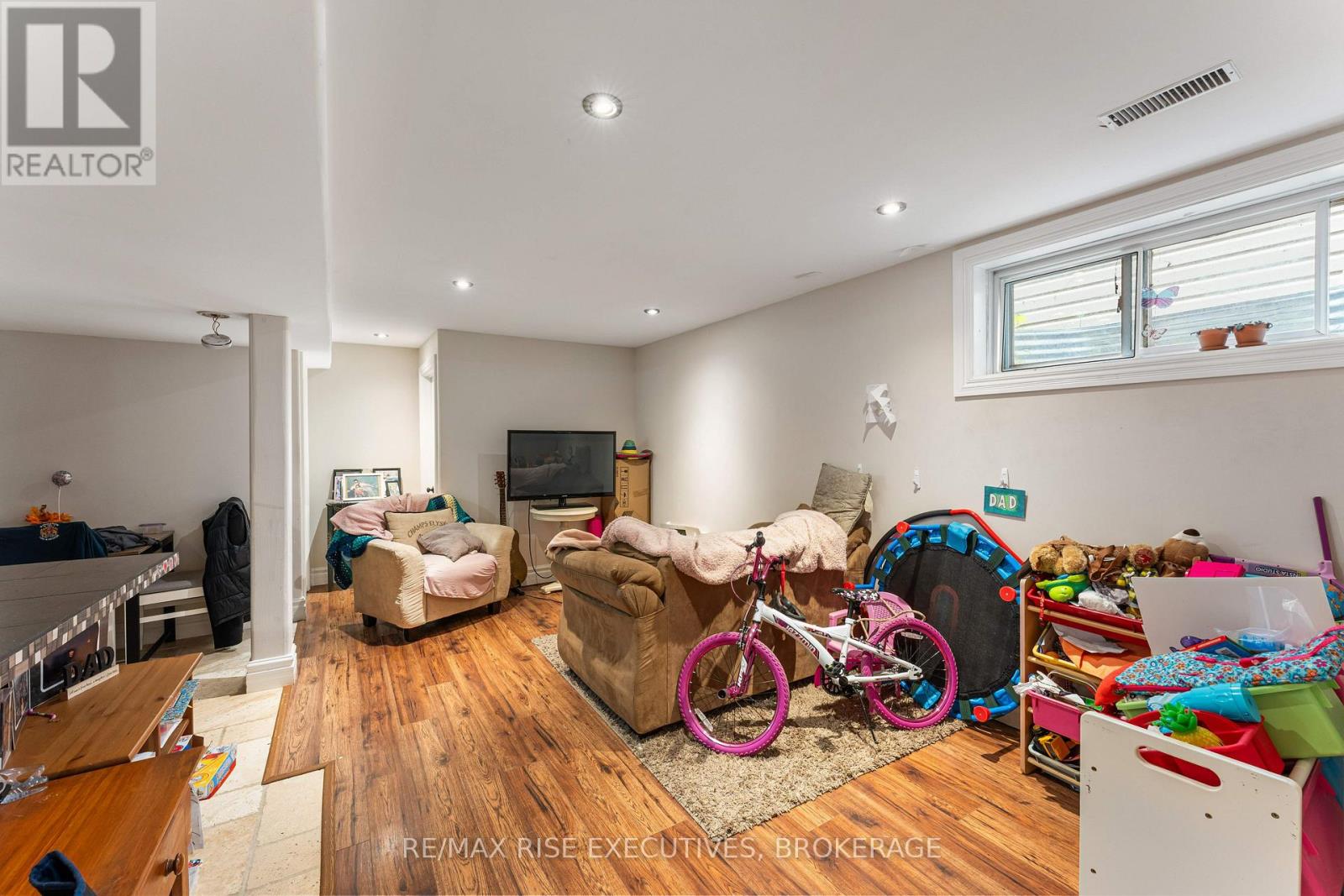 639 WALTERS STREET - 24