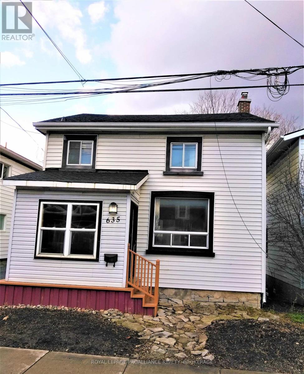 635 VICTORIA STREET - 1