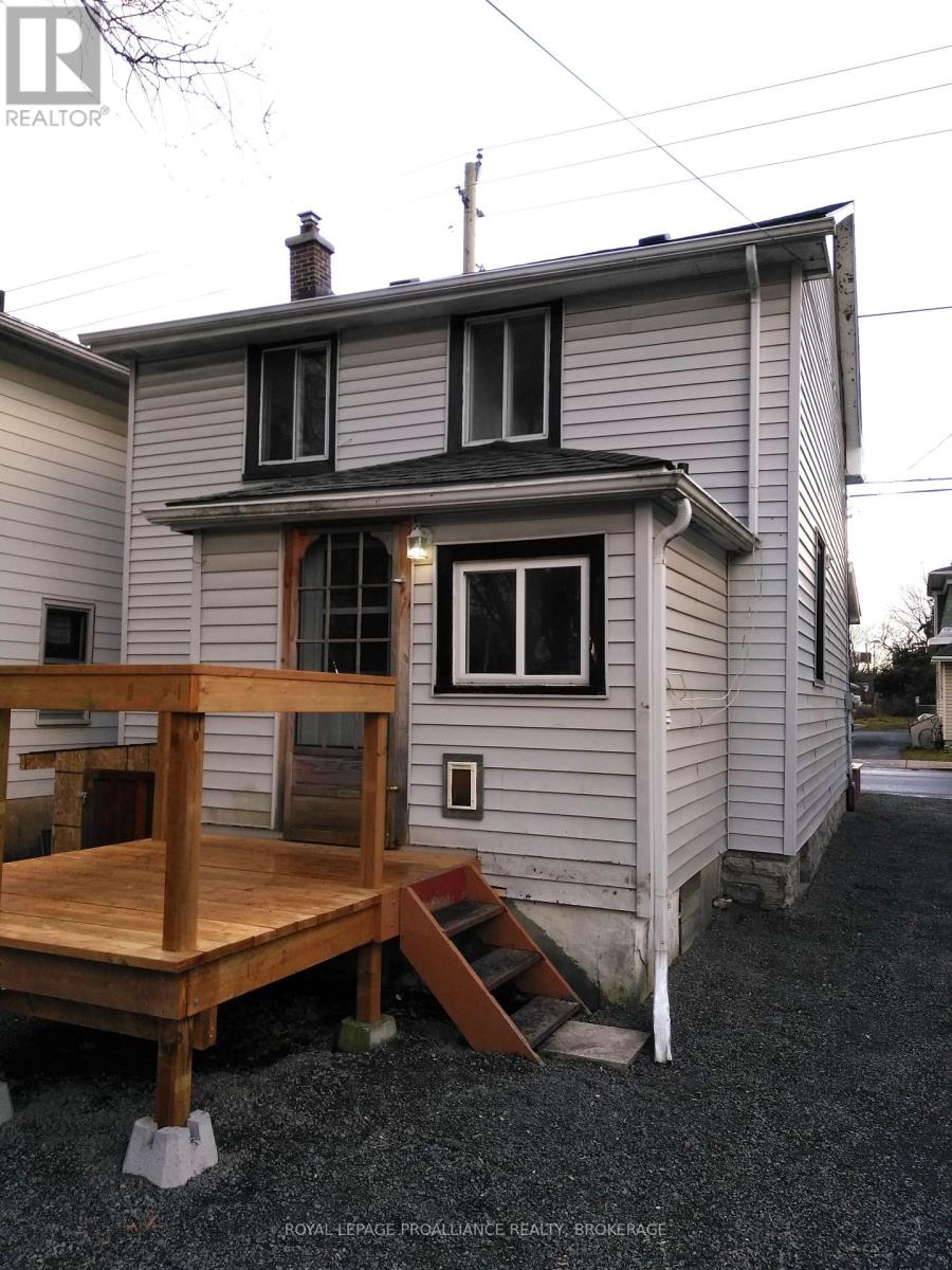 635 VICTORIA STREET - 13