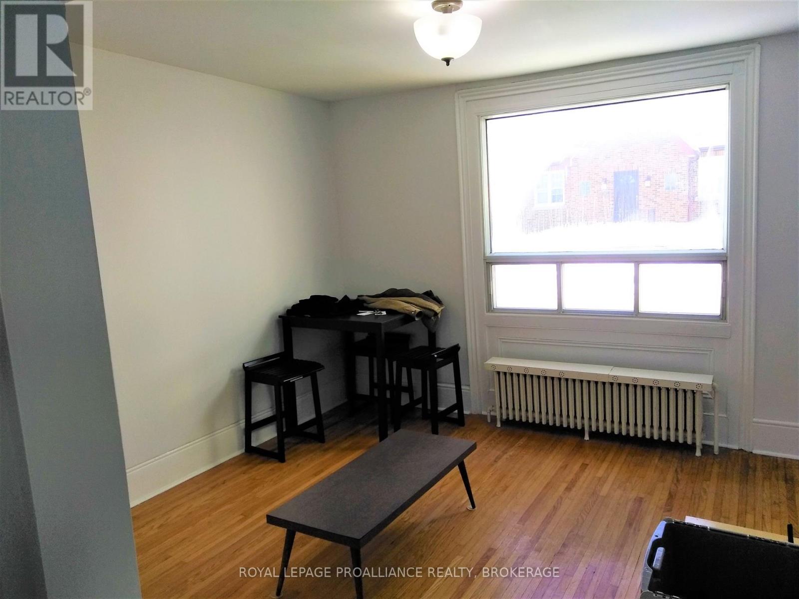 635 VICTORIA STREET - 3