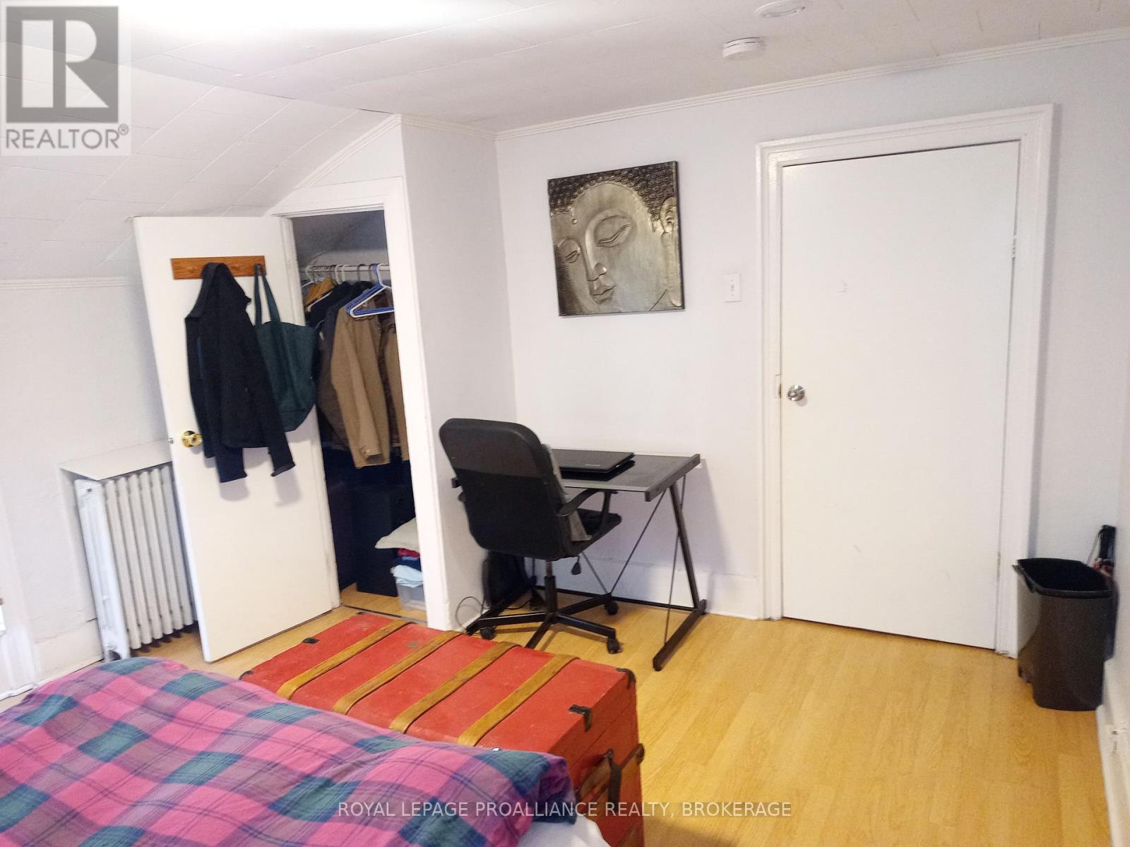 635 VICTORIA STREET - 7
