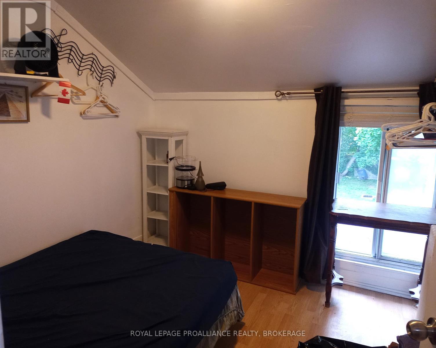 635 VICTORIA STREET - 8