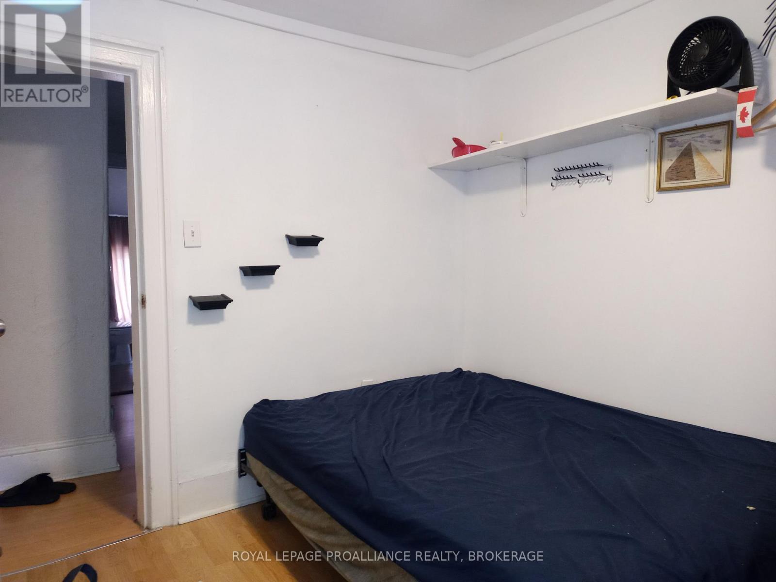 635 VICTORIA STREET - 9