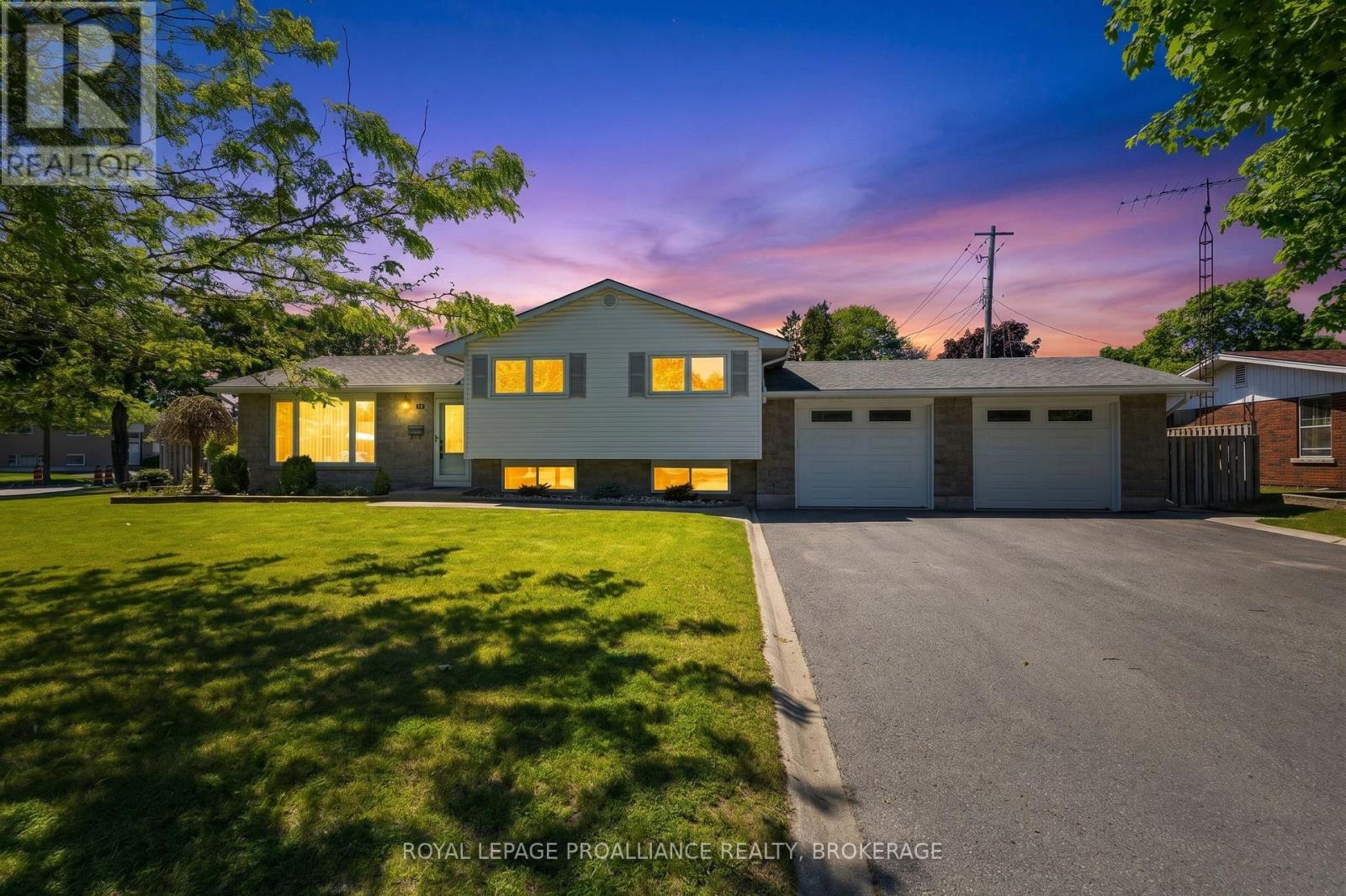 6 BYRON CRESCENT - 1