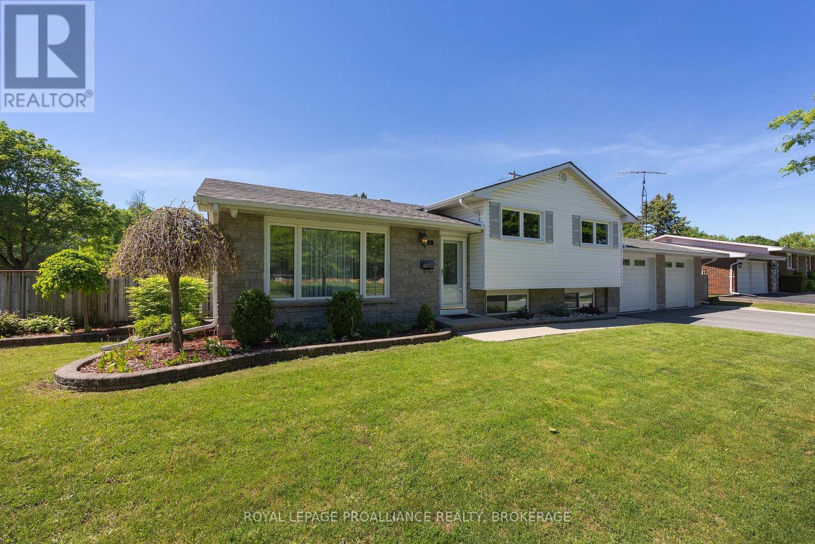 6 BYRON CRESCENT - 4