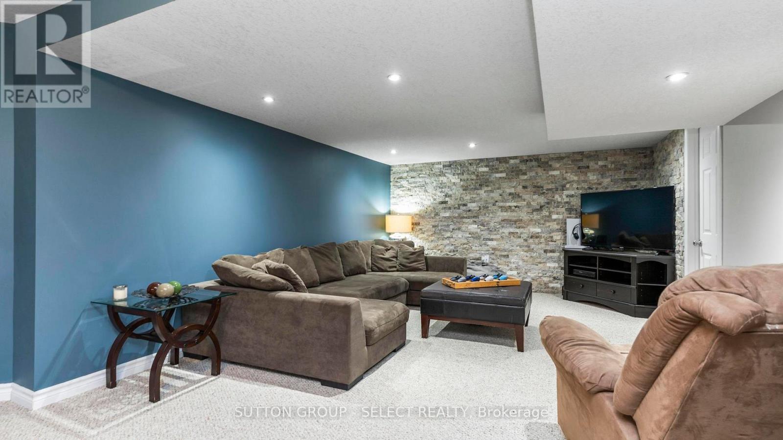 102 CHAMBERS AVENUE - 36