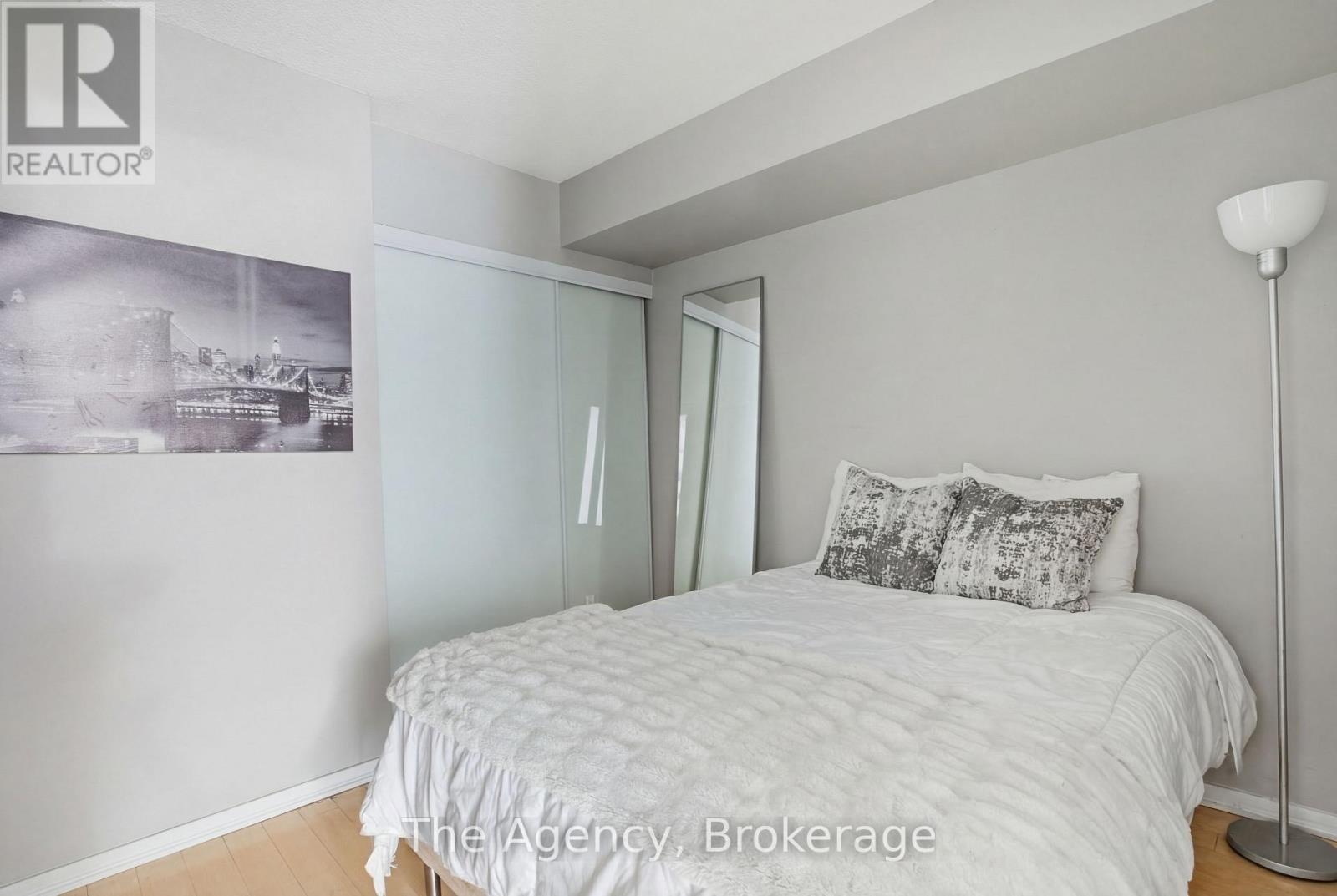 #210 76 SHUTER STREET - 5