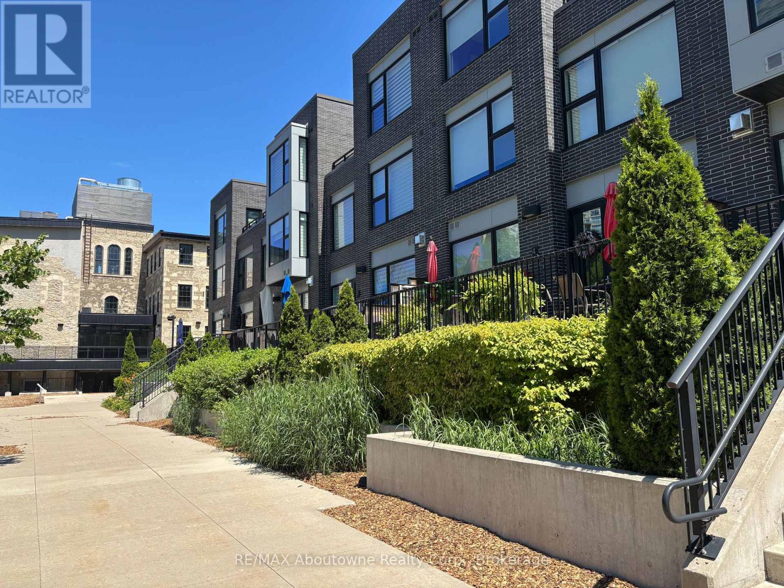 #RL5 53 ARTHUR STREET S - 1