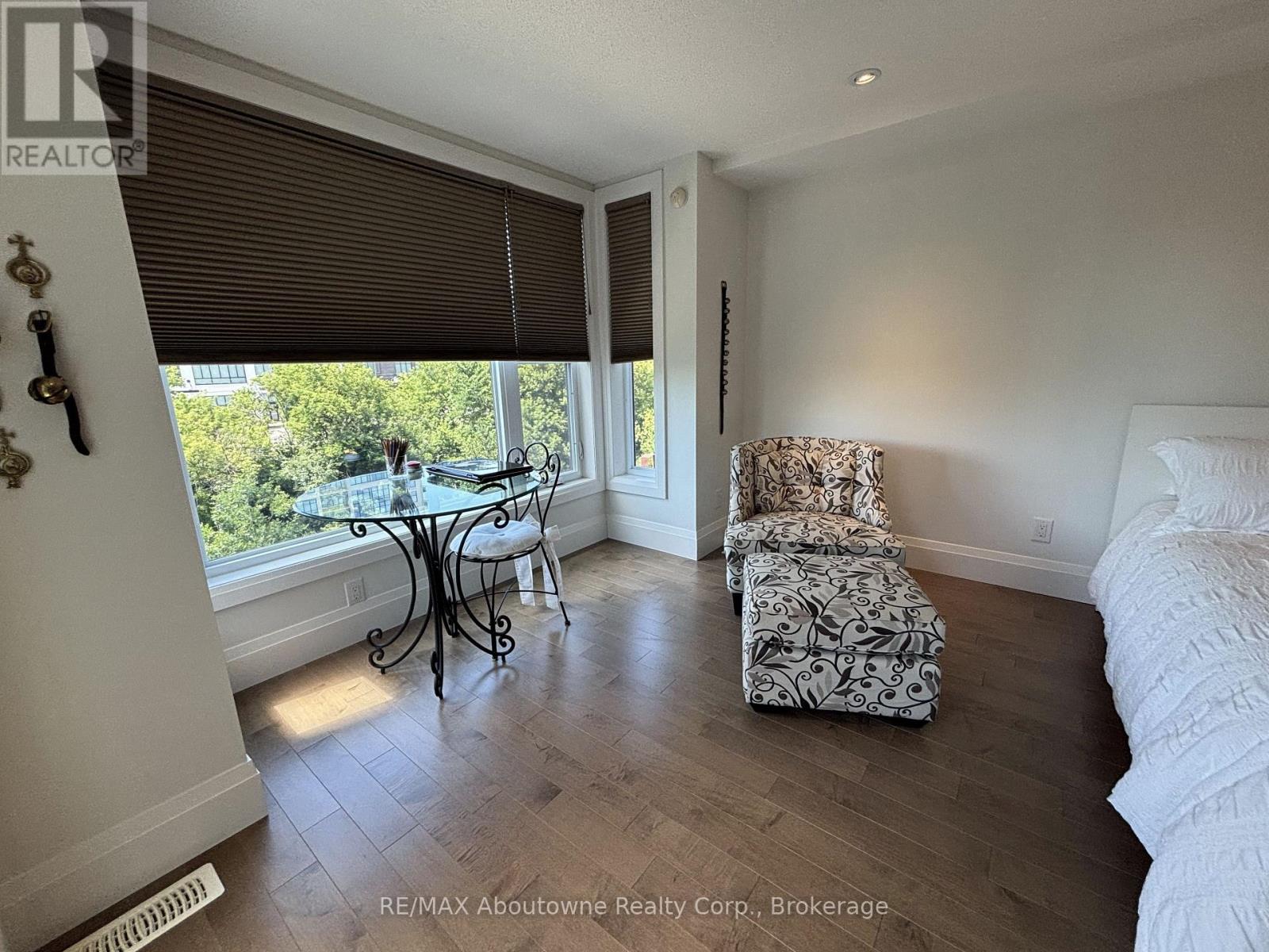 #RL5 53 ARTHUR STREET S - 25
