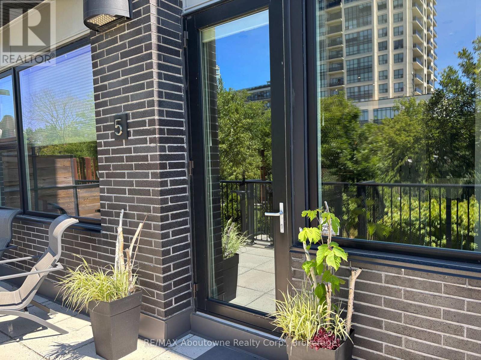 #RL5 53 ARTHUR STREET S - 3