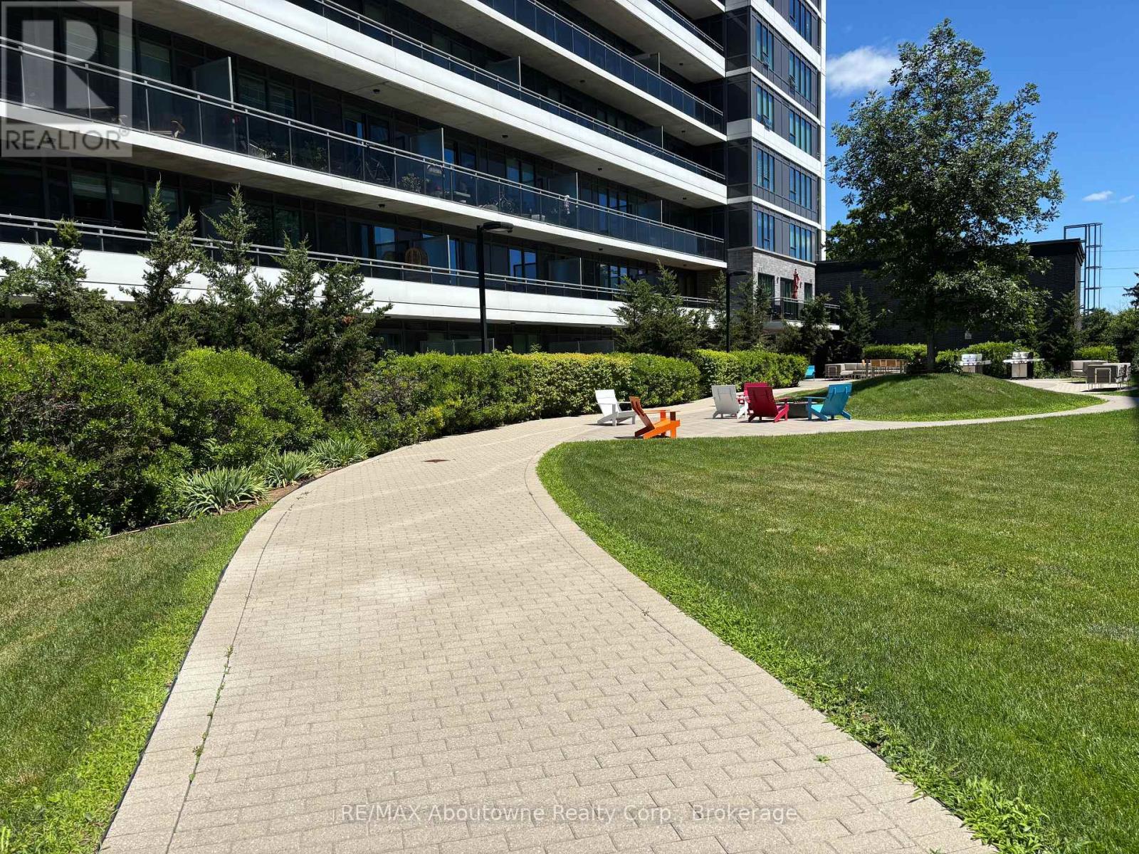 #RL5 53 ARTHUR STREET S - 36