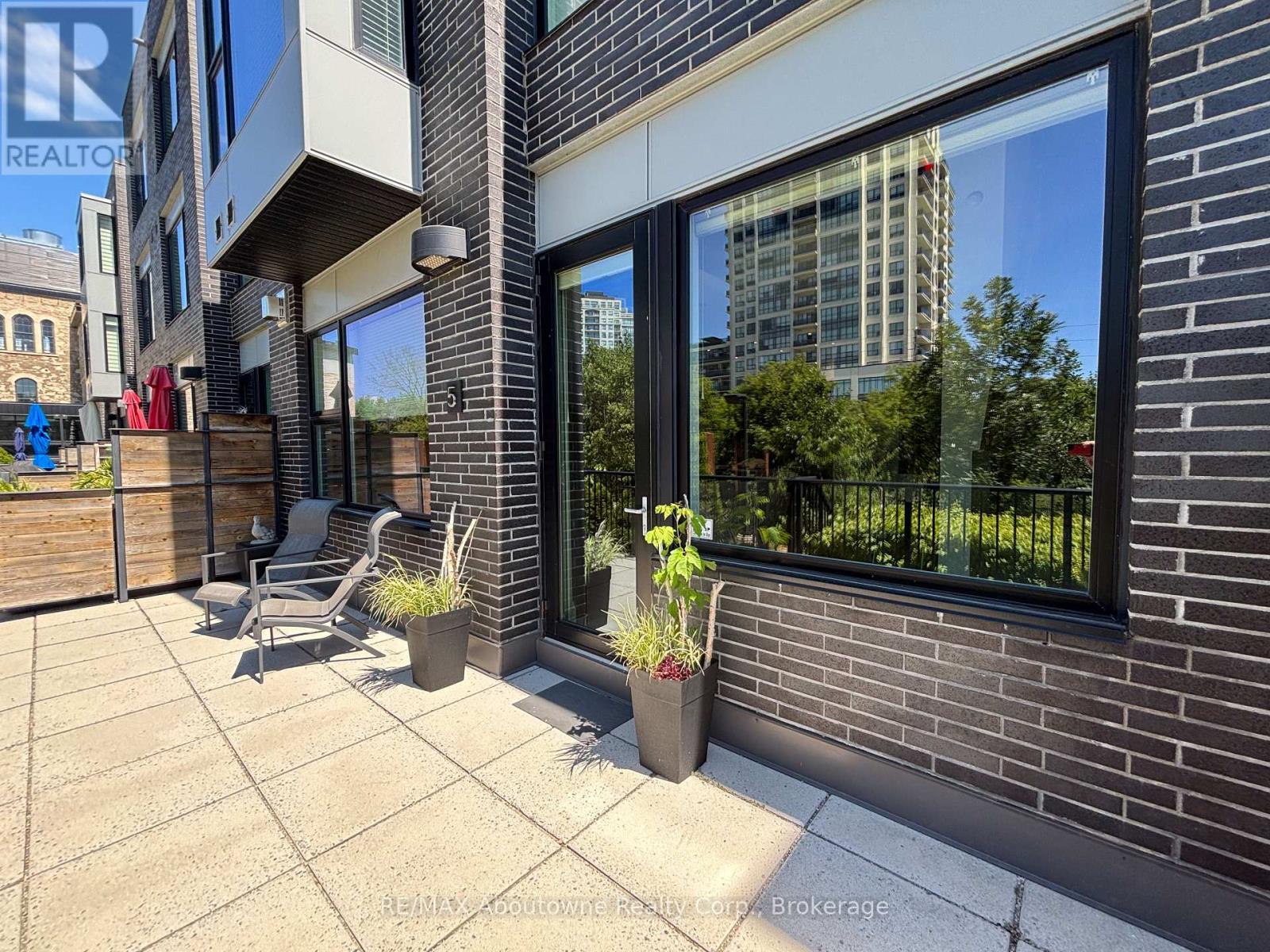 #RL5 53 ARTHUR STREET S - 5