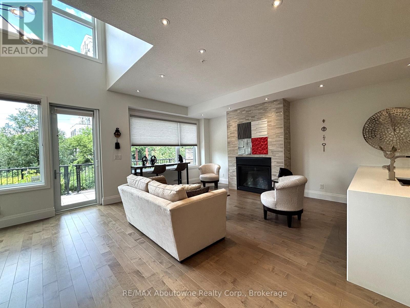 #RL5 53 ARTHUR STREET S - 6