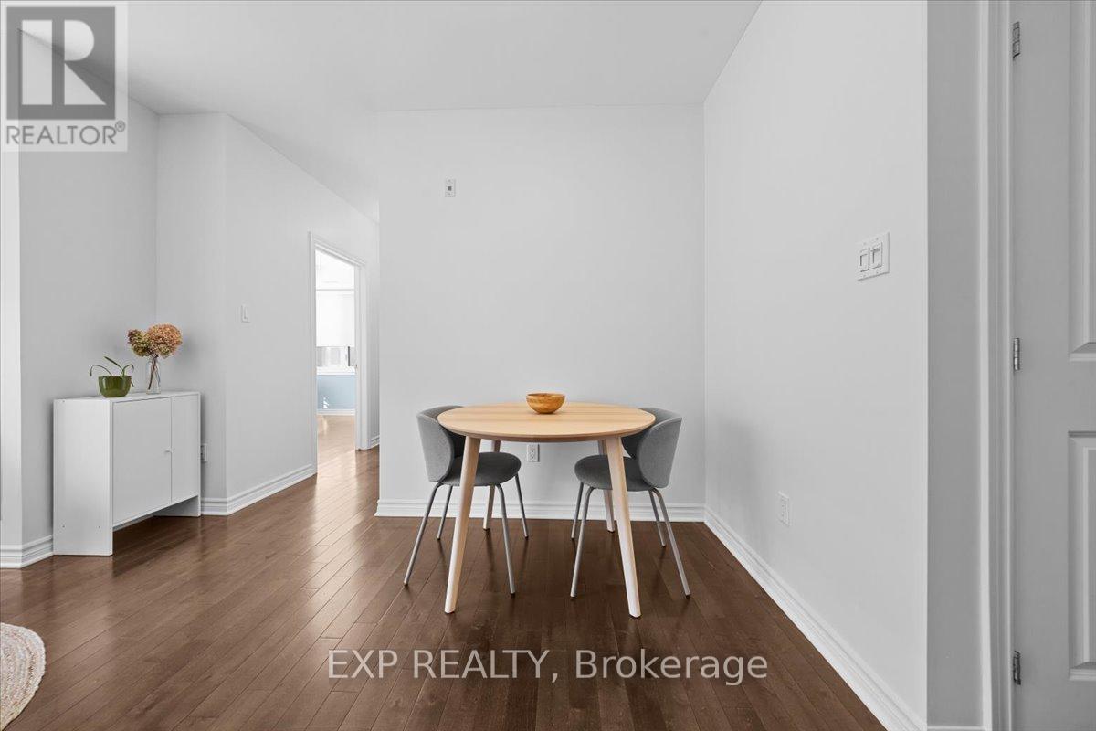 #121 429 KENT STREET - 10