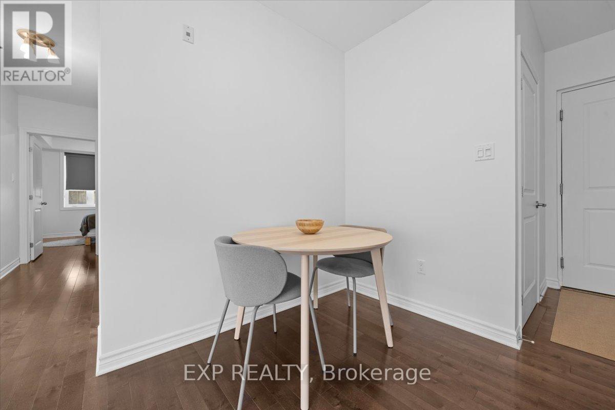 #121 429 KENT STREET - 11