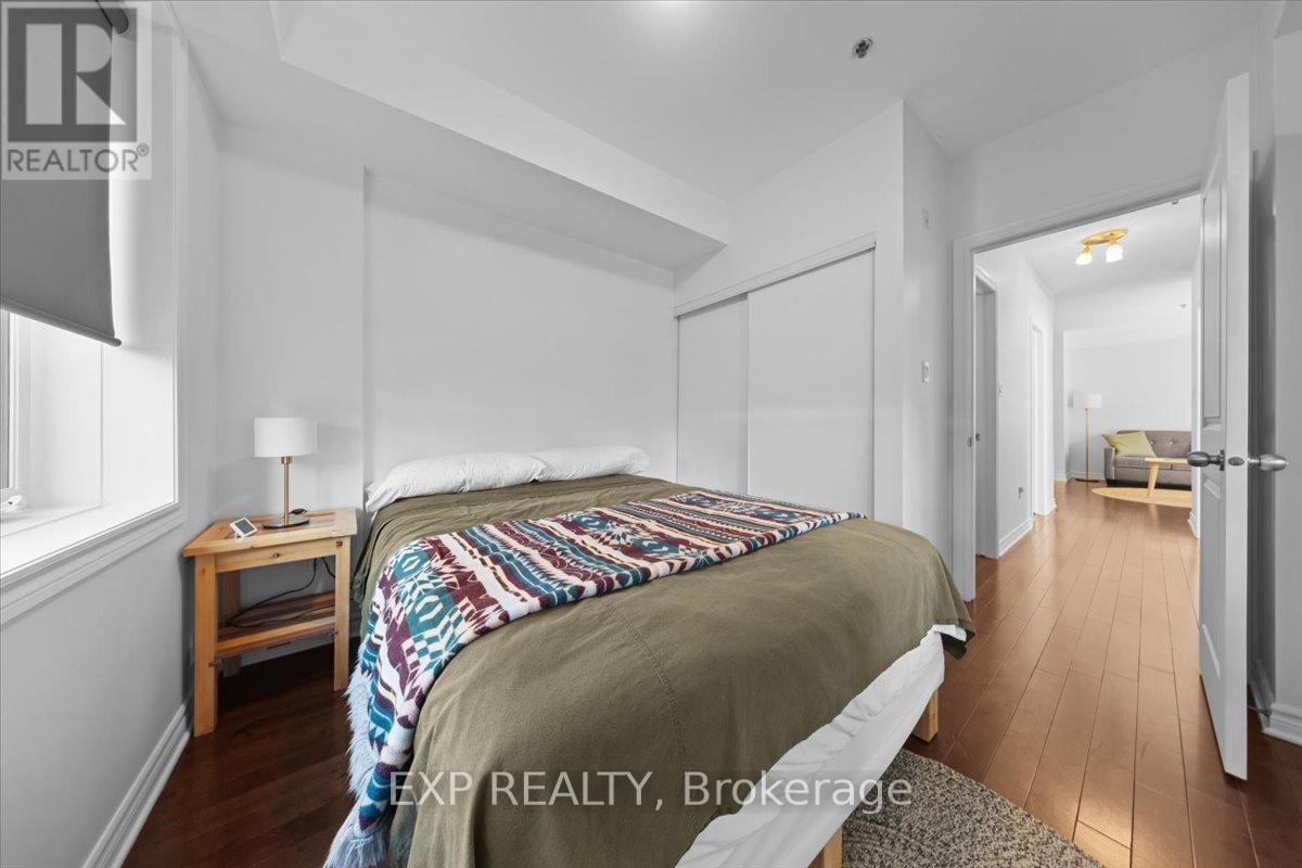 #121 429 KENT STREET - 23