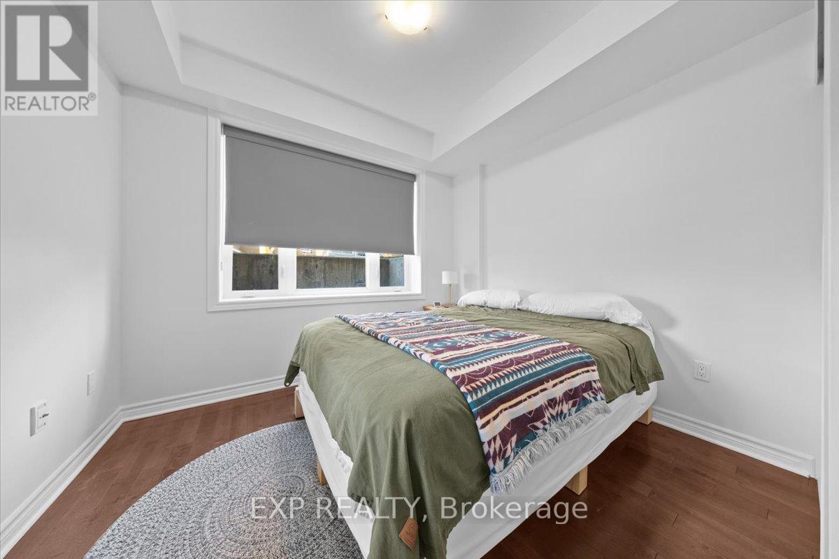 #121 429 KENT STREET - 22