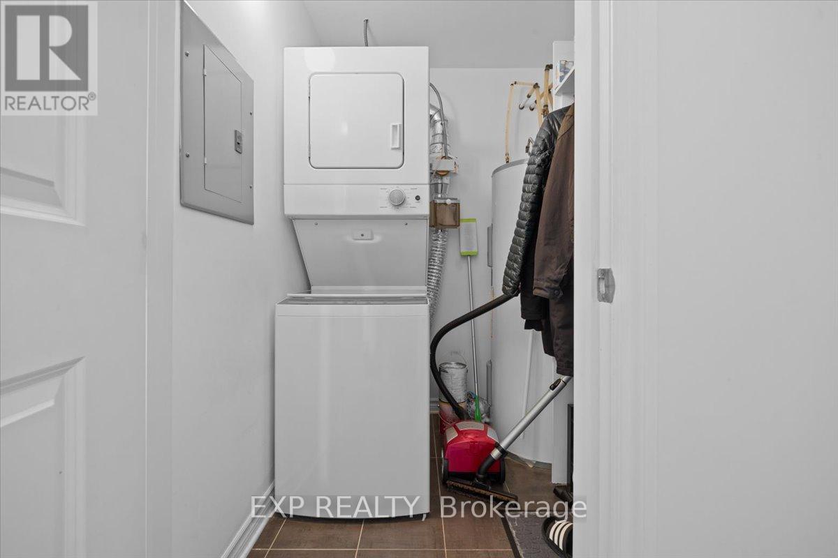 #121 429 KENT STREET - 26