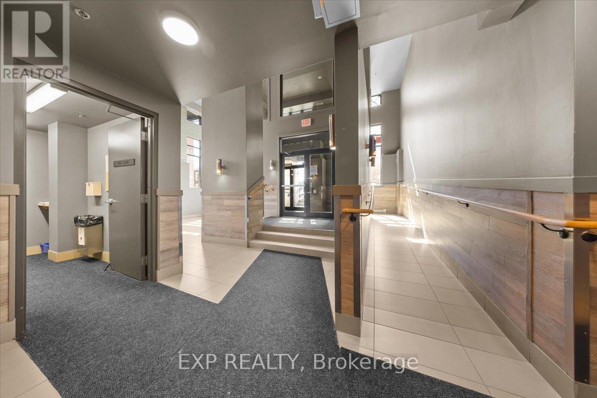 #121 429 KENT STREET - 28