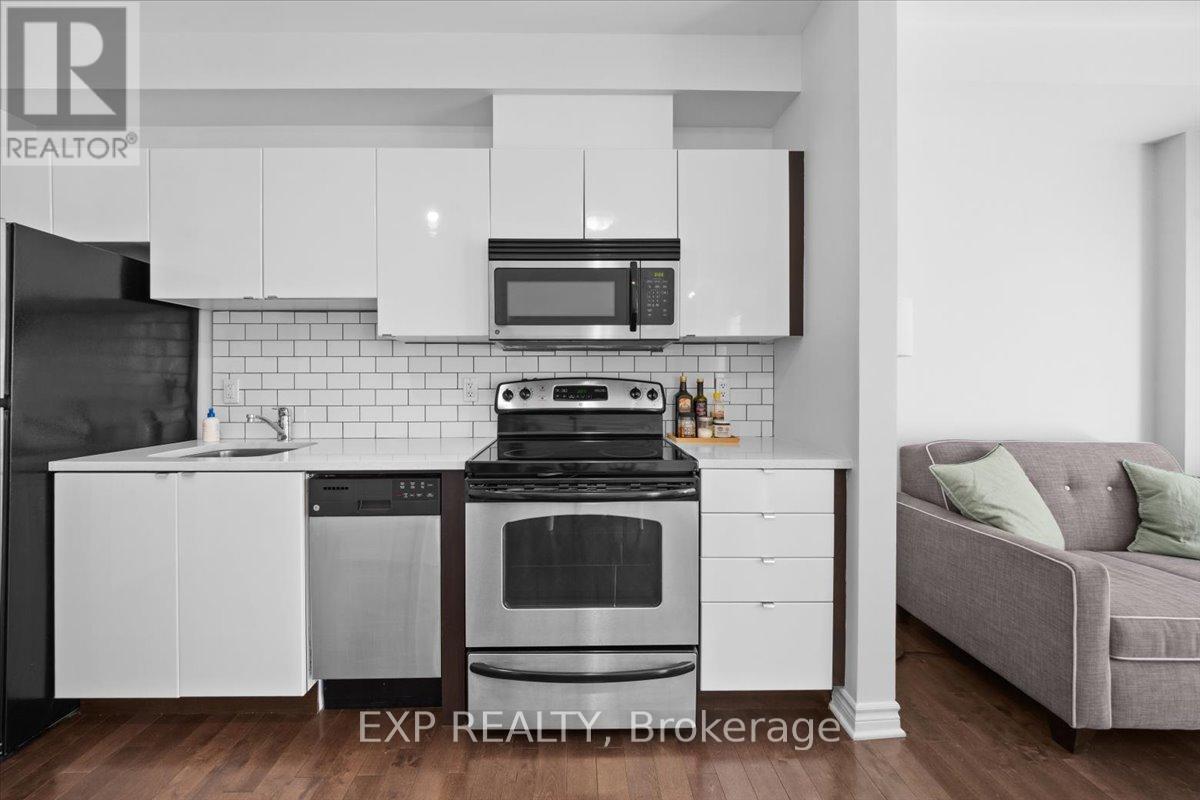 #121 429 KENT STREET - 6