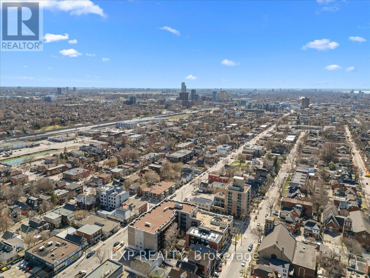 #121 429 KENT STREET - 33