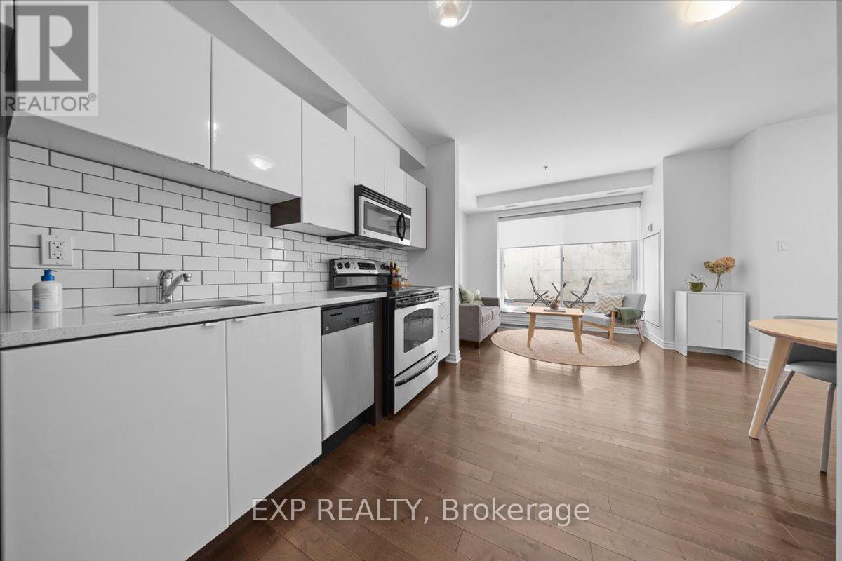 #121 429 KENT STREET - 4