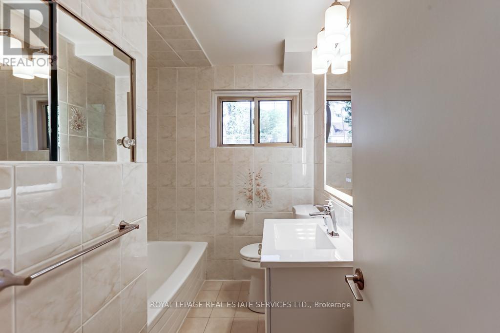 38 JELLICOE AVENUE - 32