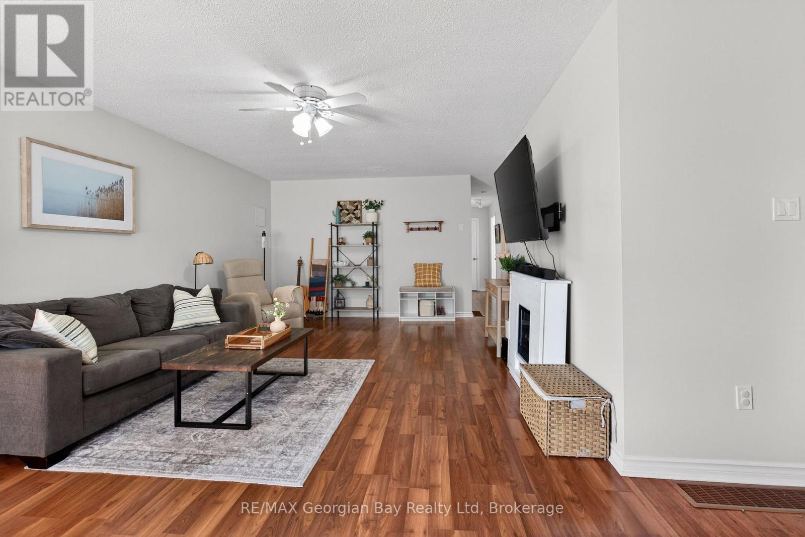 1060 HARBOURVIEW DRIVE - 4