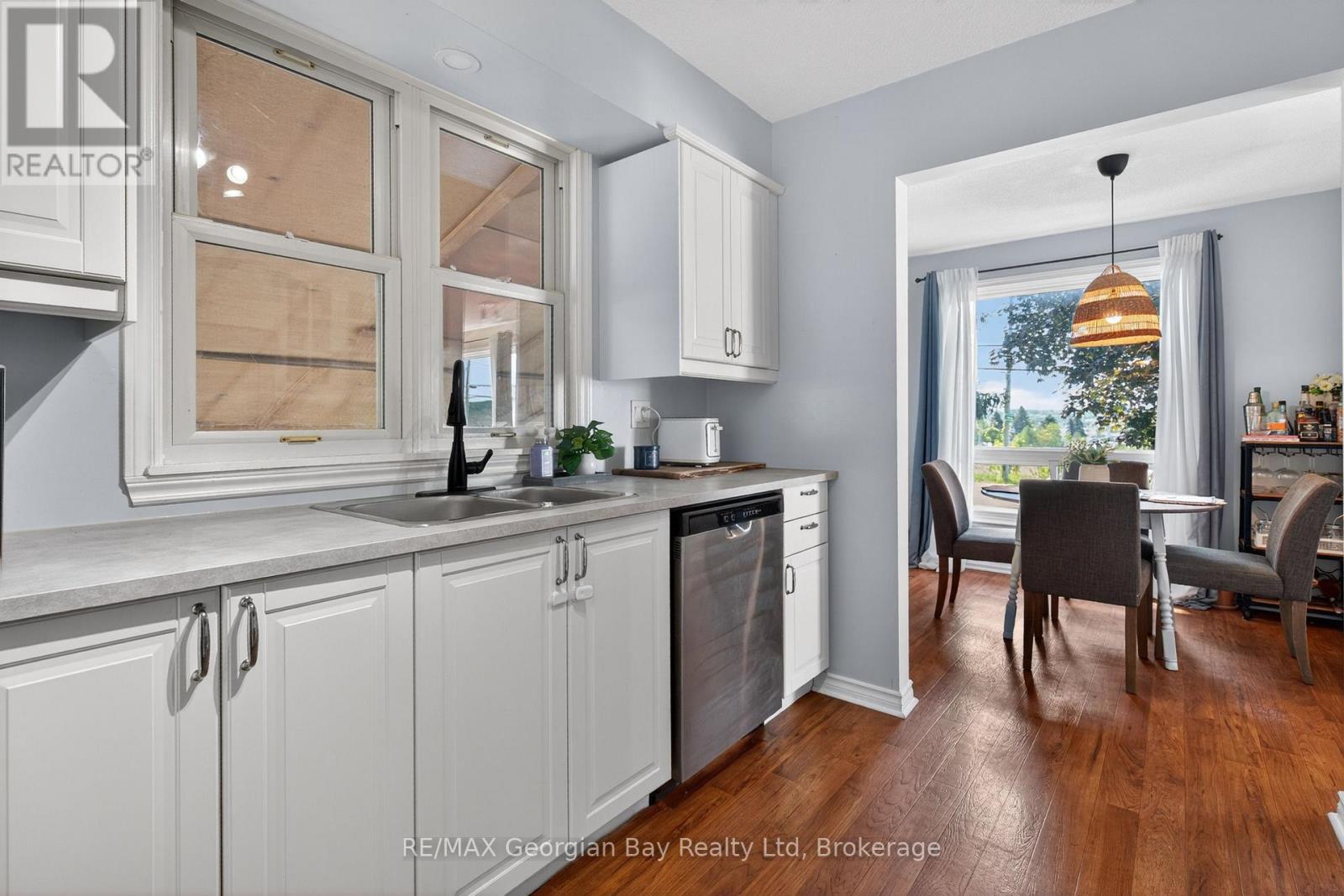 1060 HARBOURVIEW DRIVE - 5