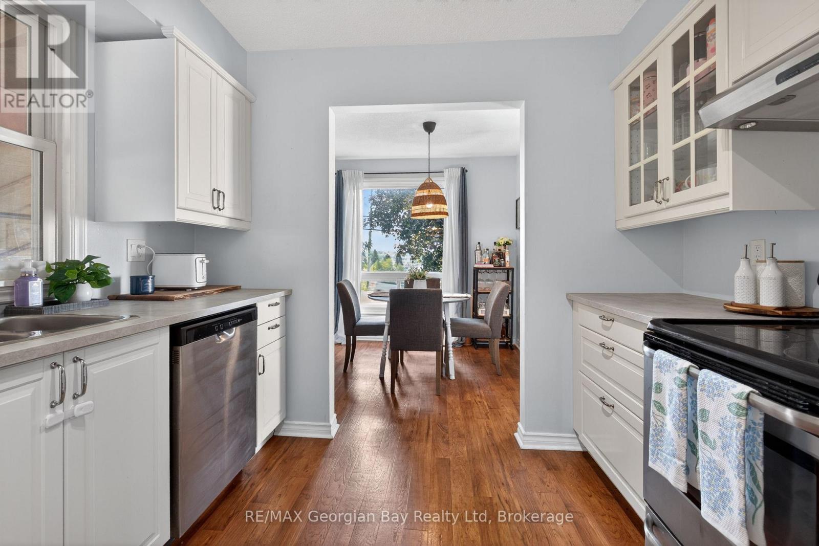 1060 HARBOURVIEW DRIVE - 7