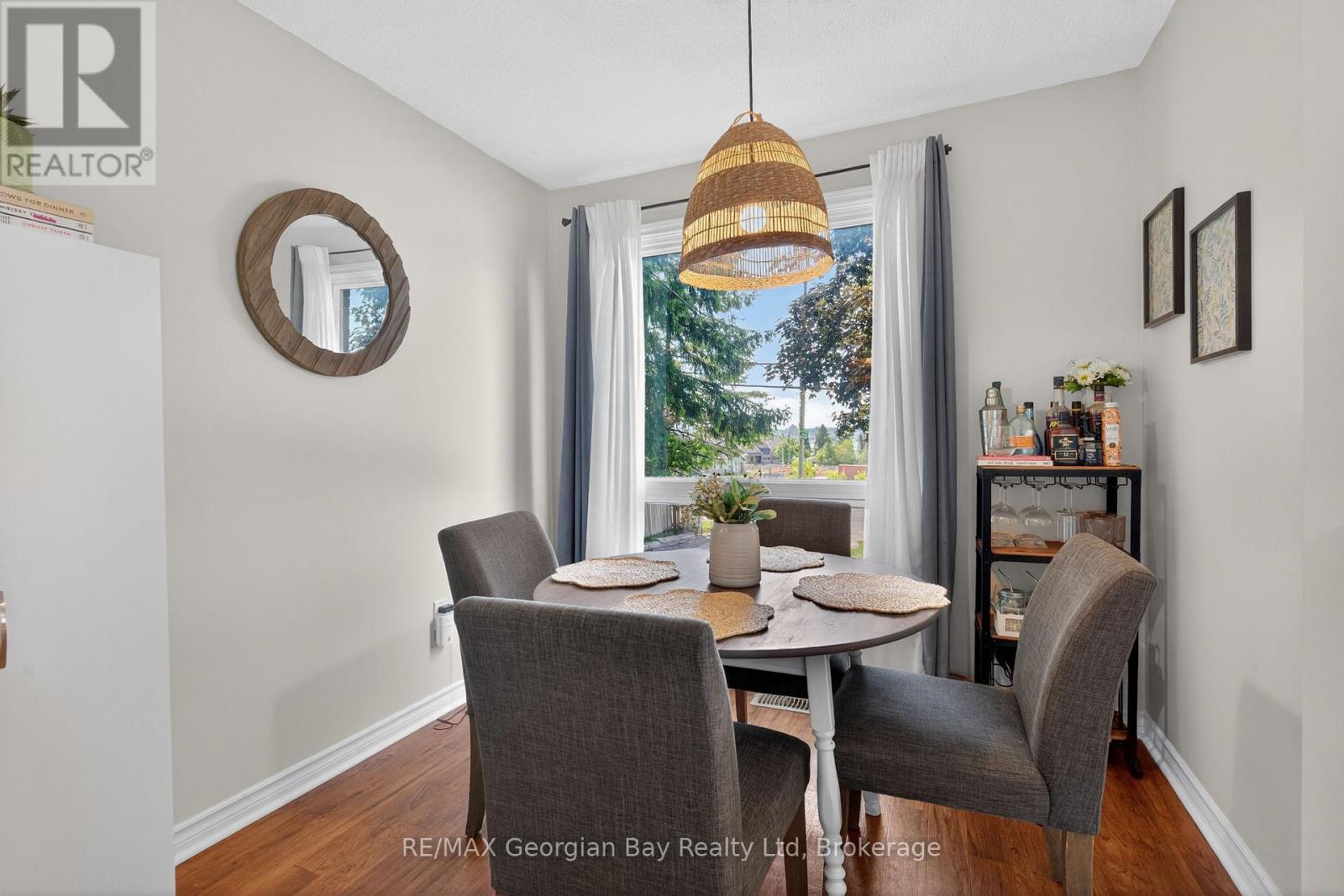 1060 HARBOURVIEW DRIVE - 8