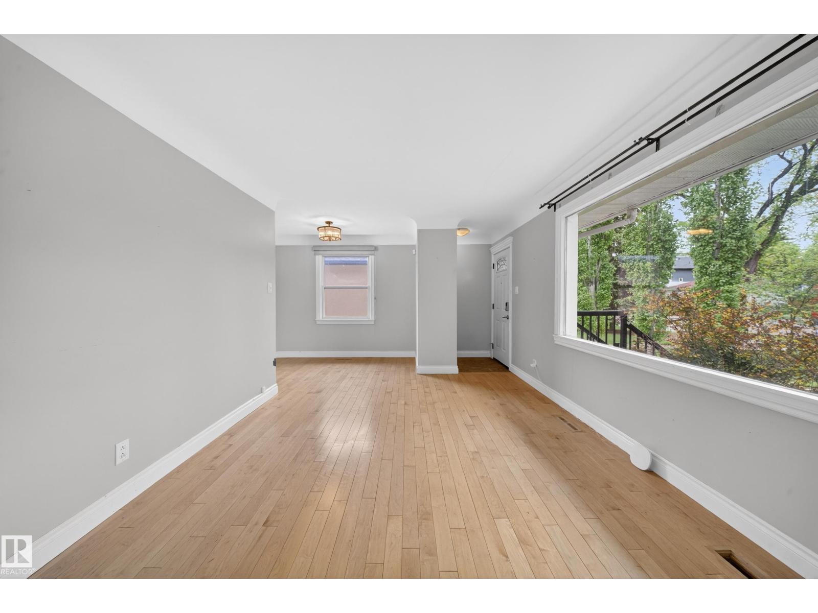 8706 83 AV NW — photo 12
