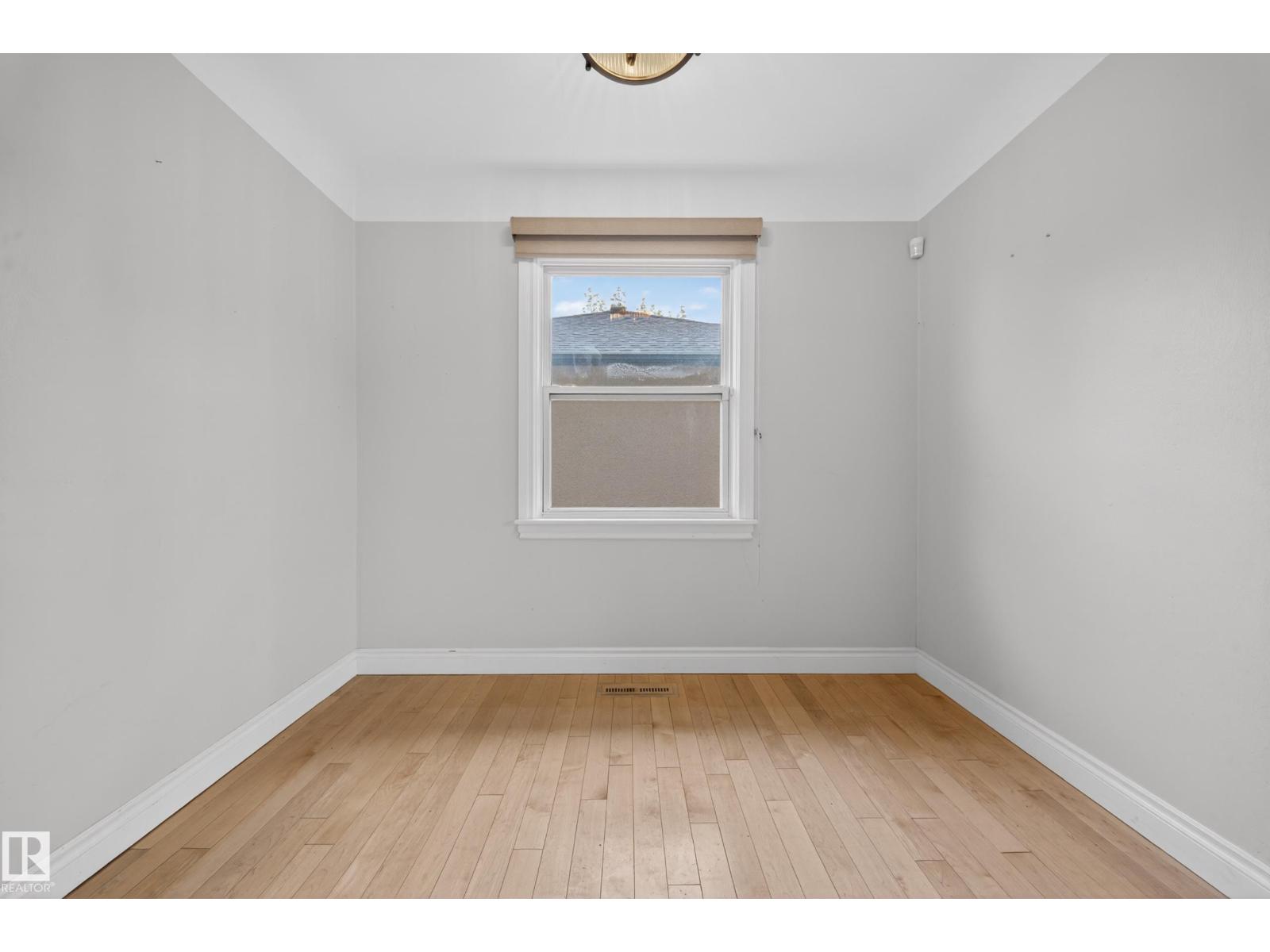 8706 83 AV NW — photo 13