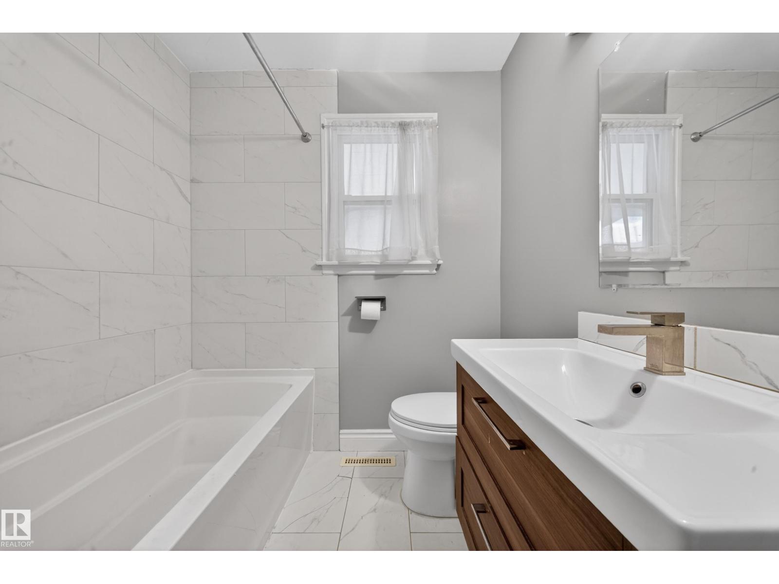 8706 83 AV NW — photo 21