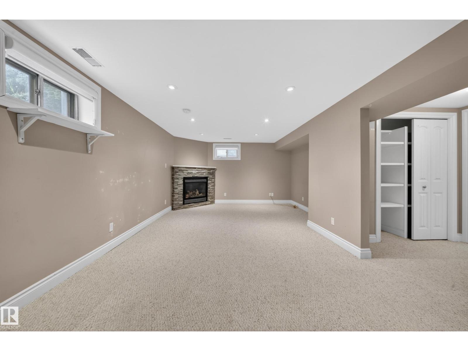 8706 83 AV NW — photo 27