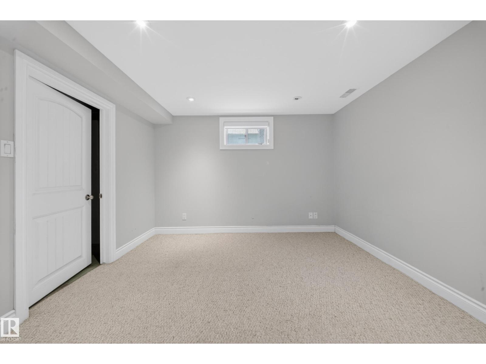 8706 83 AV NW — photo 29