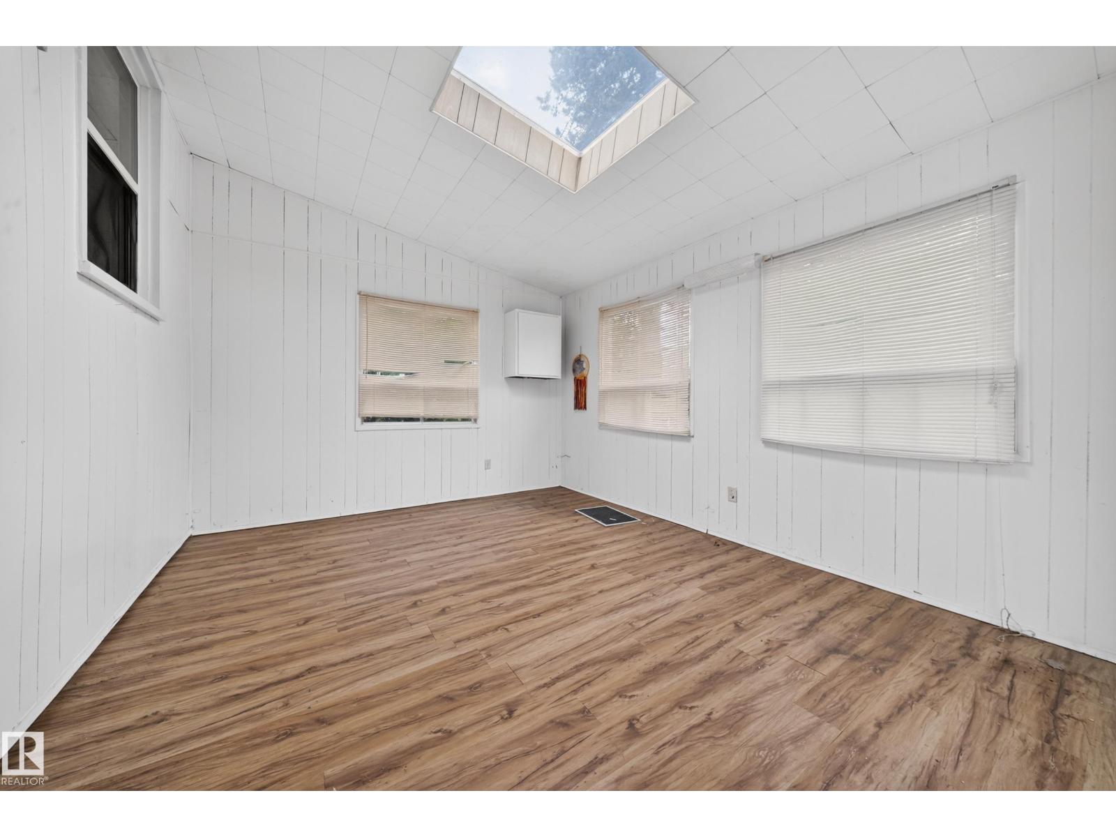 8706 83 AV NW — photo 43