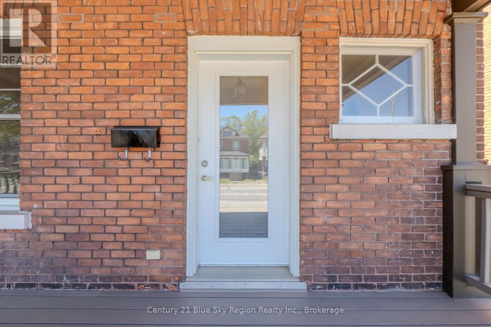 897 MAIN STREET W - 4