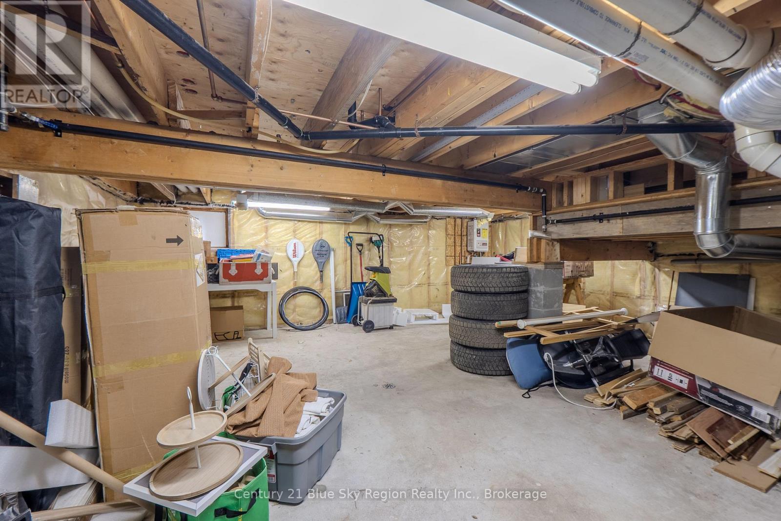 897 MAIN STREET W - 40