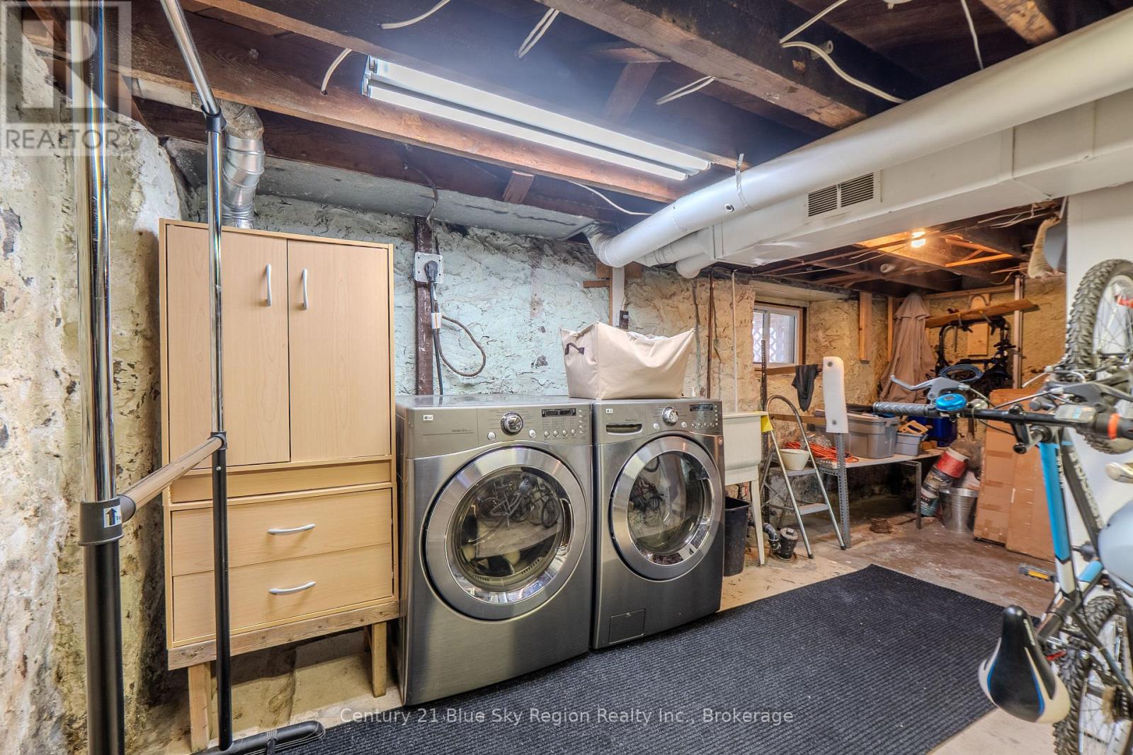 897 MAIN STREET W - 41