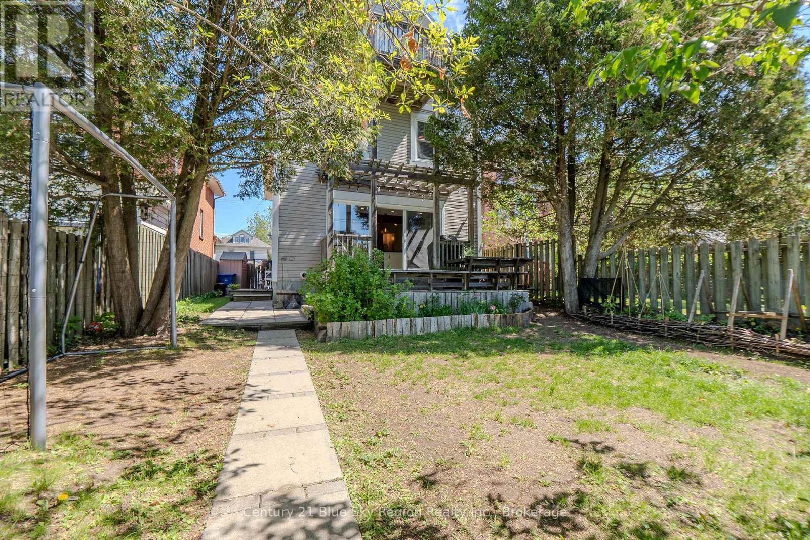 897 MAIN STREET W - 48
