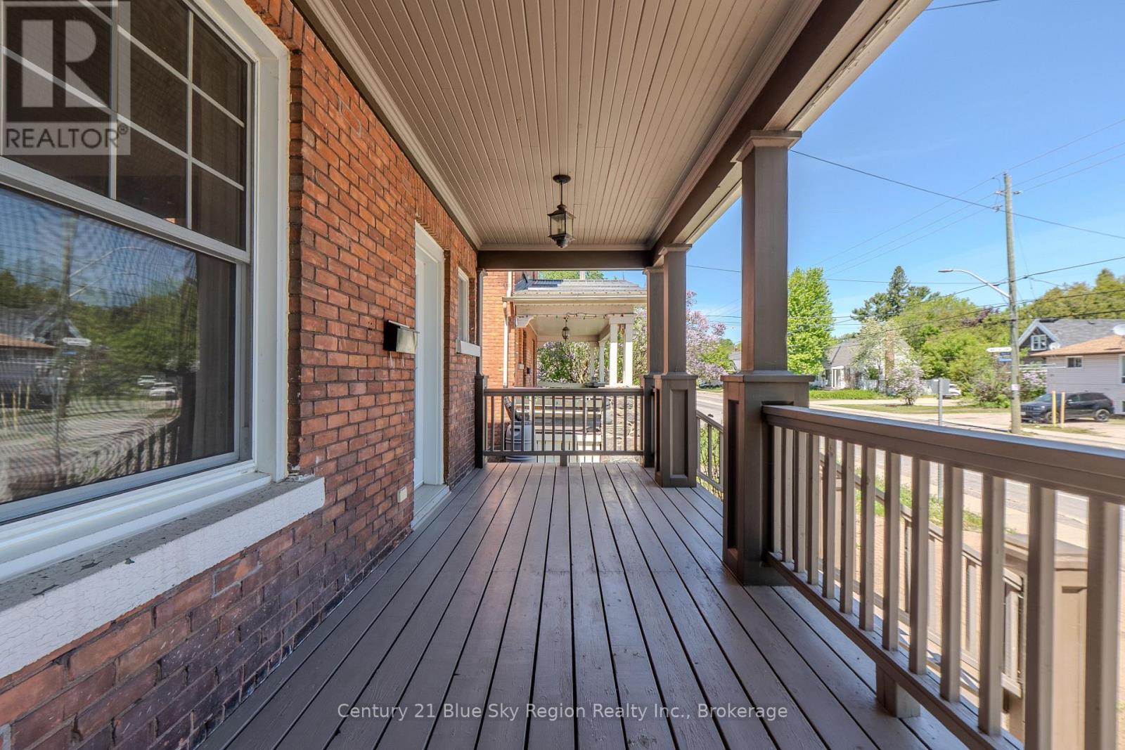 897 MAIN STREET W - 5