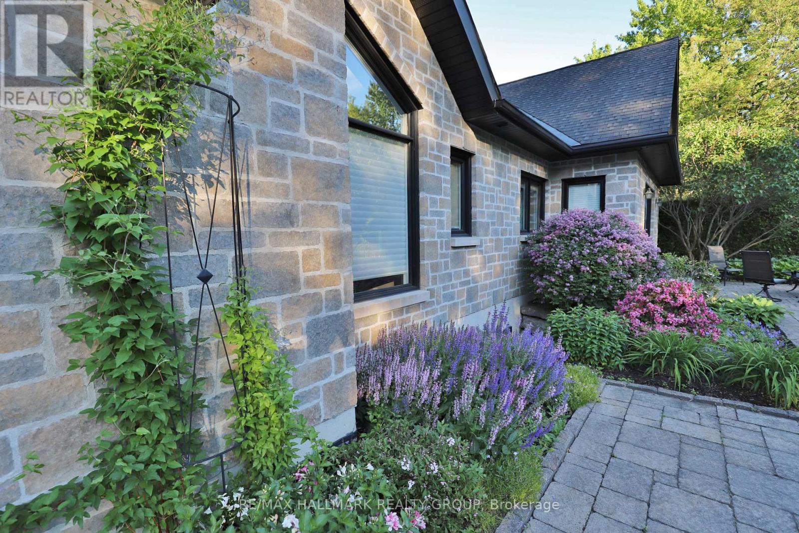 62 REBECCA CRESCENT - 50