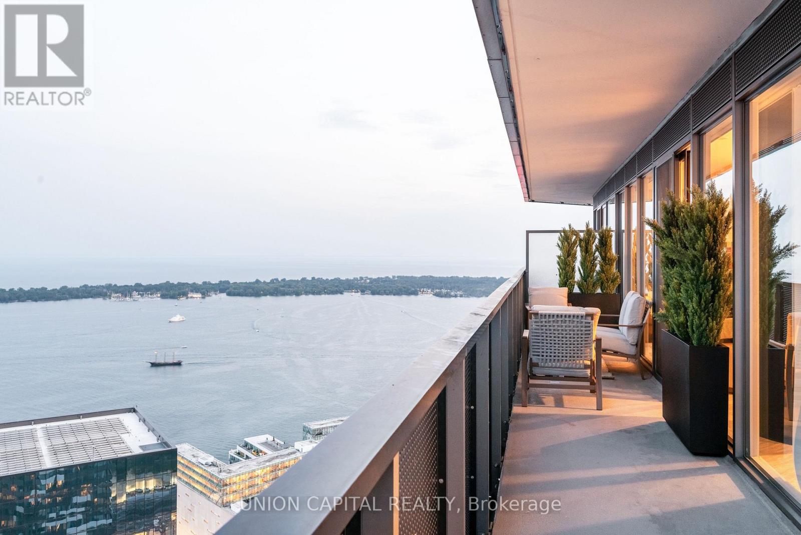 Listing photo of 5608 - 55 COOPER STREET